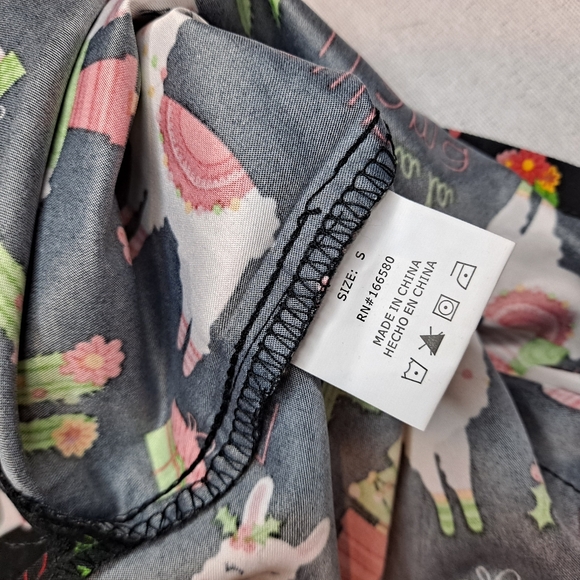 elite Med Performance Scrub Top Womens Microflex Christmas Llama Cactus - Picture 5 of 14